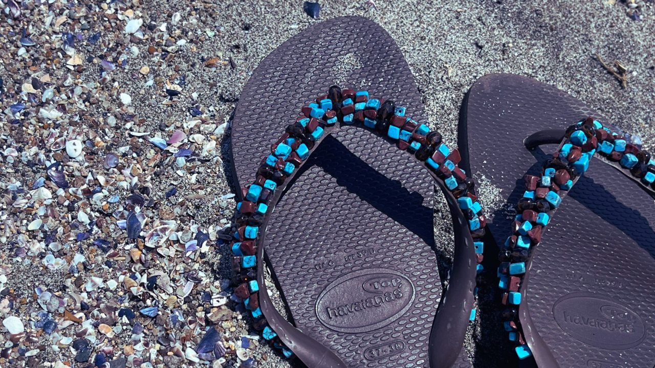 ハワイアナス（Havaianas）石付きビーチサンダル ターコイズ ブラウン」茶色 靴